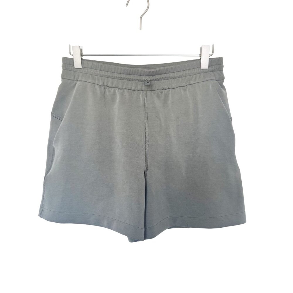 Lululemon Womens Softstreme Shorts Size 6 Olive Green Pockets